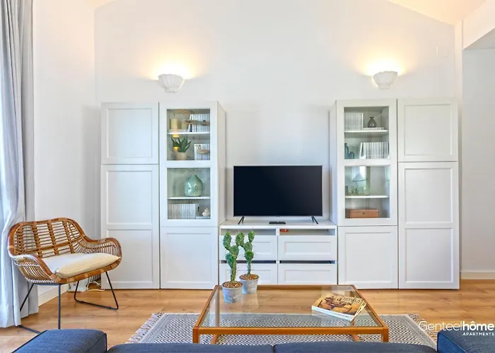 Genteel Castilla Terrace Apartment