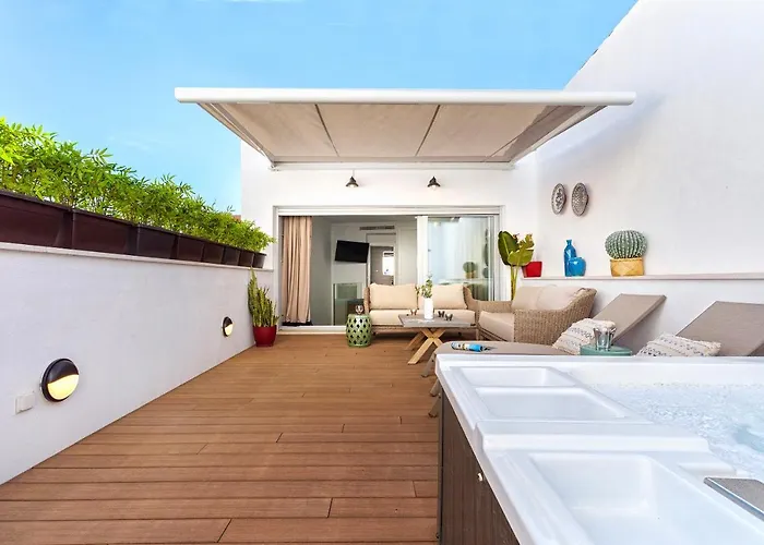 Genteel Castilla Terrace Apartment