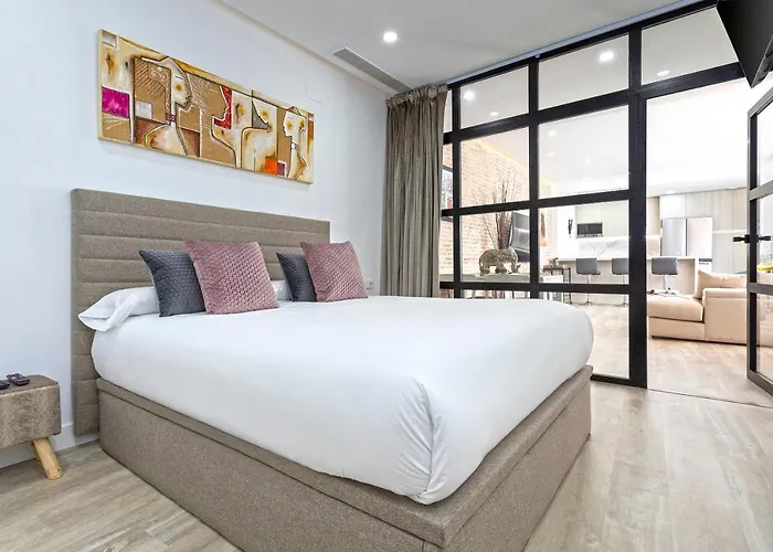Genteel Castilla Terrace Apartment *