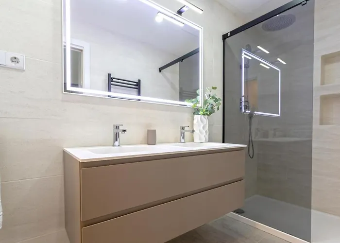 Genteel Castilla Terrace Apartment *